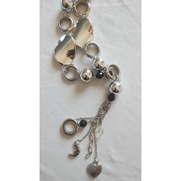 NTW Paparazzi Necklace and earrings - Total Eclipse Of The Heart (Silver) - Picture 4 of 5